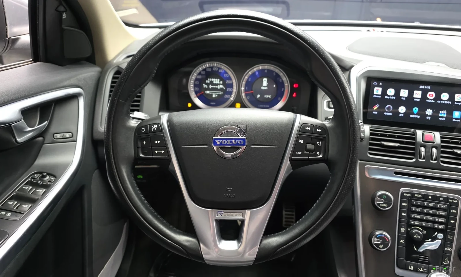 Volvo XC60 T6 R-Design AWD, снимка 8 - Автомобили и джипове - 54262914