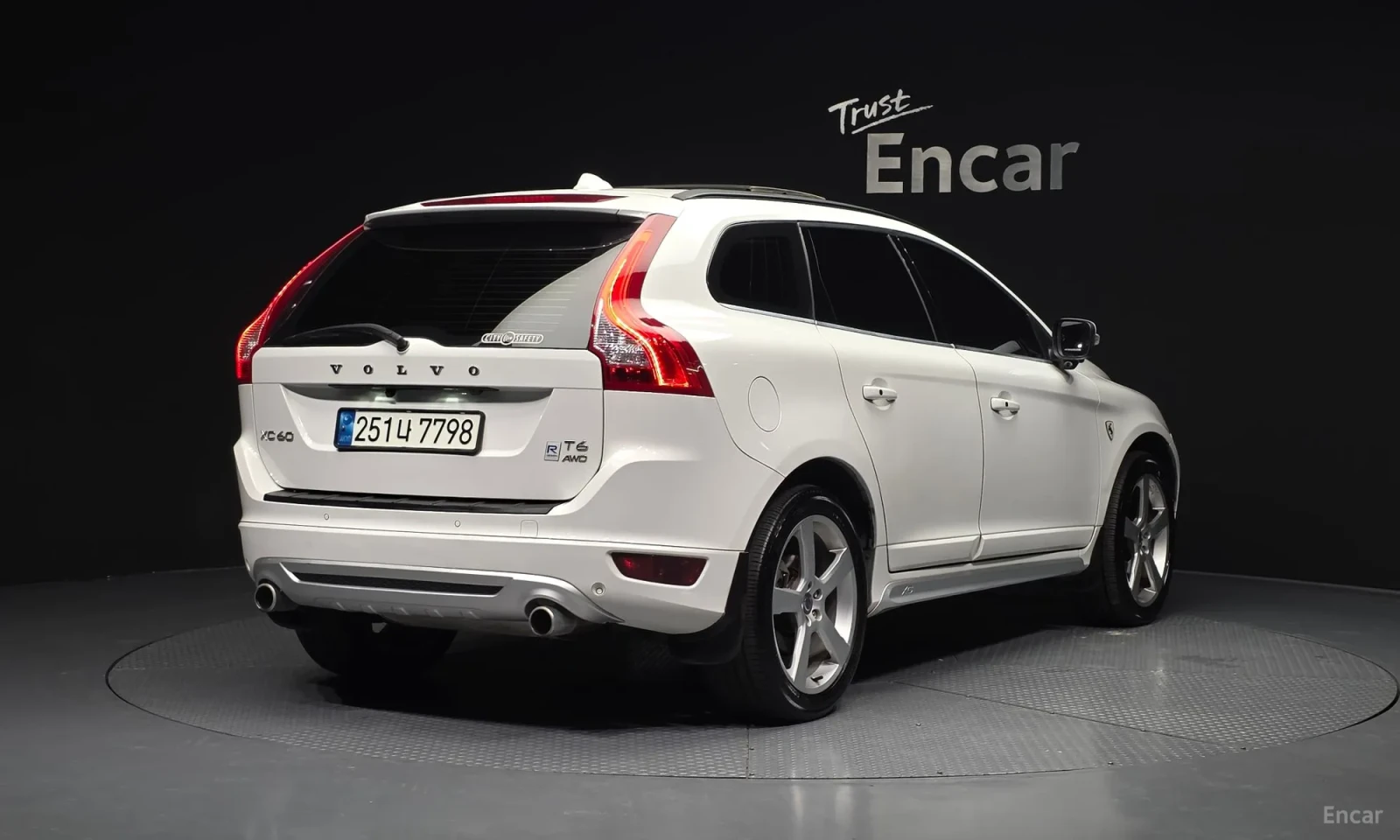 Volvo XC60 T6 R-Design AWD, снимка 2 - Автомобили и джипове - 54262914