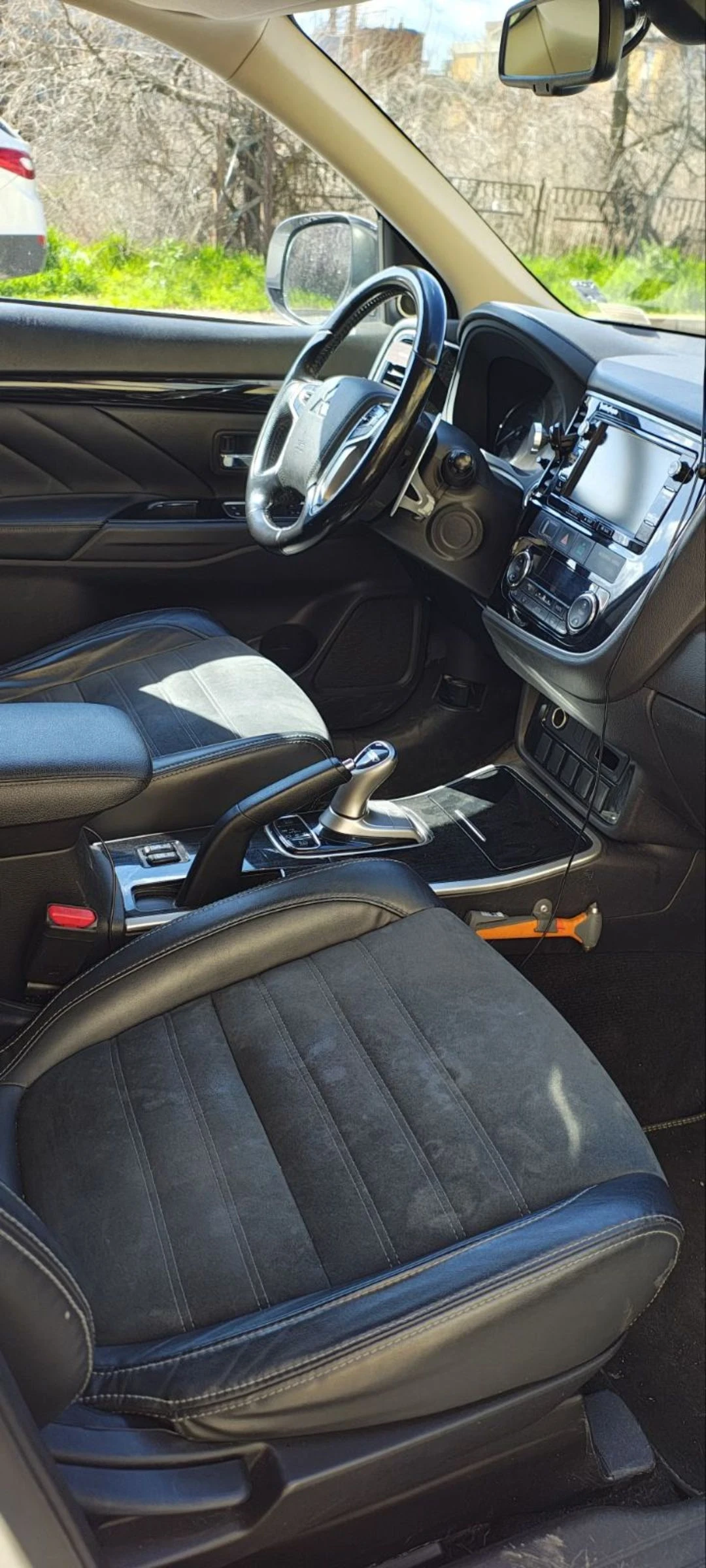 Mitsubishi Outlander 2.0 PHEV, снимка 9 - Автомобили и джипове - 54918396