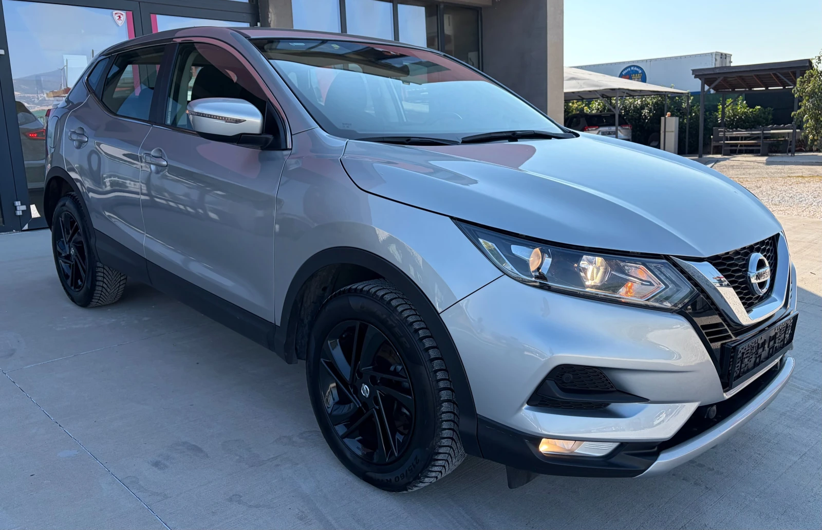 Nissan Qashqai 1.5dci, снимка 3 - Автомобили и джипове - 55747459