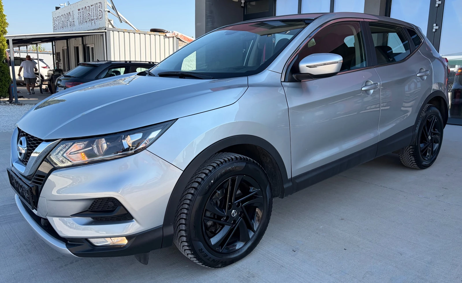 Nissan Qashqai 1.5dci, снимка 2 - Автомобили и джипове - 55747459