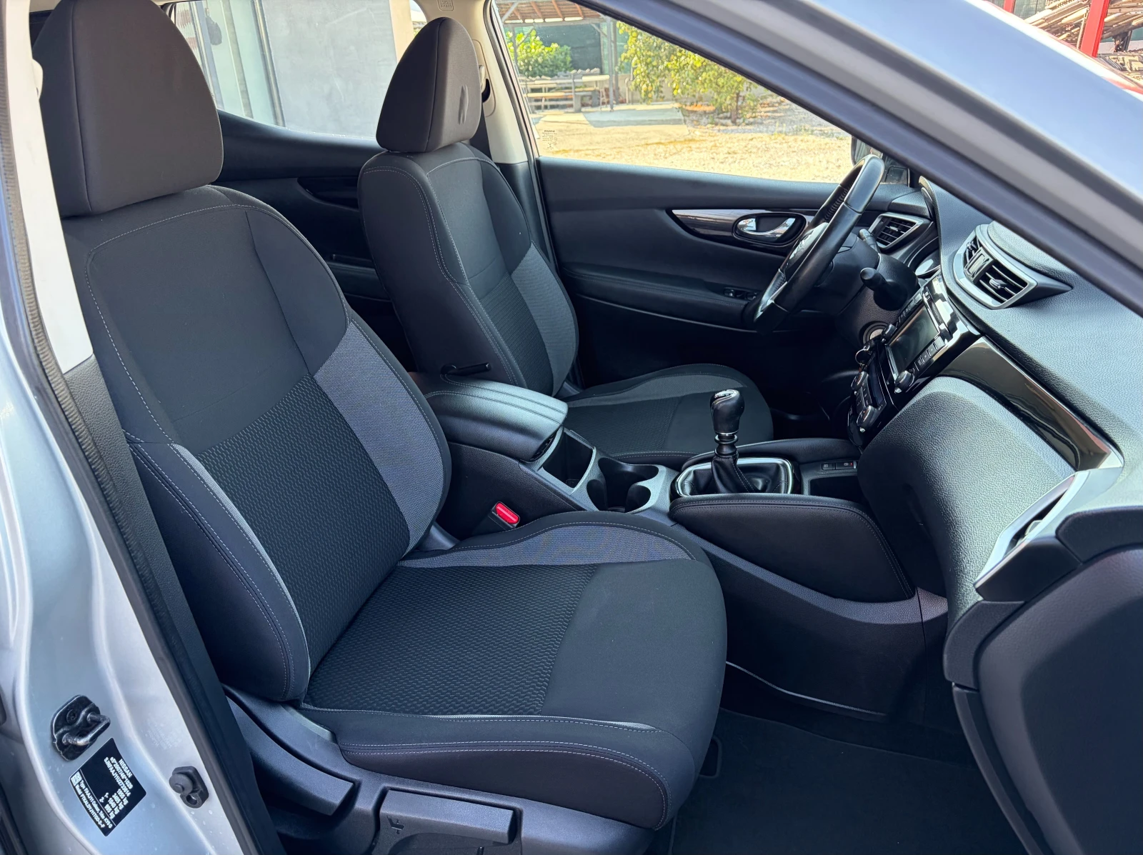 Nissan Qashqai 1.5dci, снимка 13 - Автомобили и джипове - 55747459