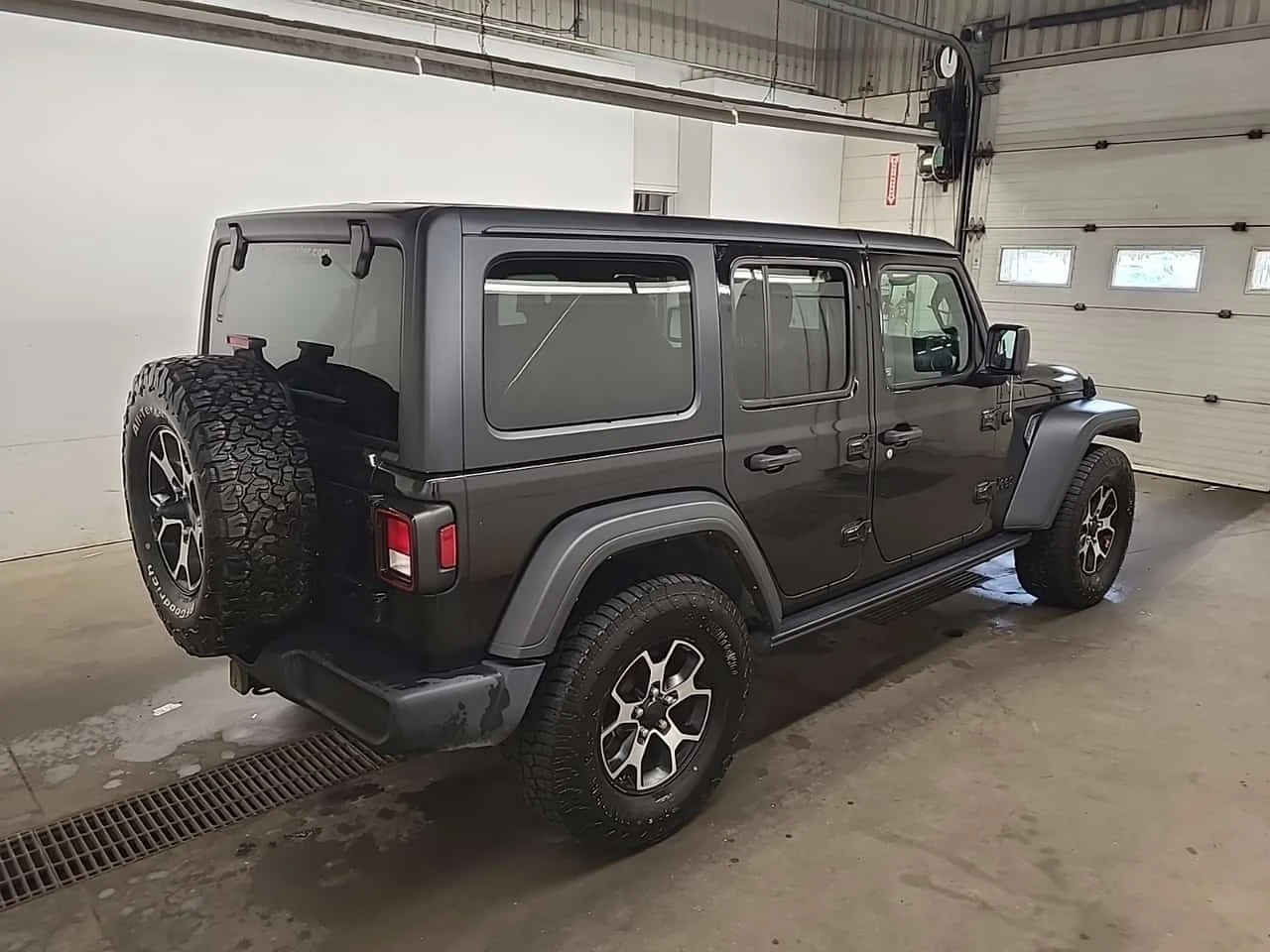 Jeep Wrangler 3.6L UNLIMITED SPORT| ОПЦИЯ ЗА ФИНАНСИРАНЕ, снимка 3 - Автомобили и джипове - 56165006