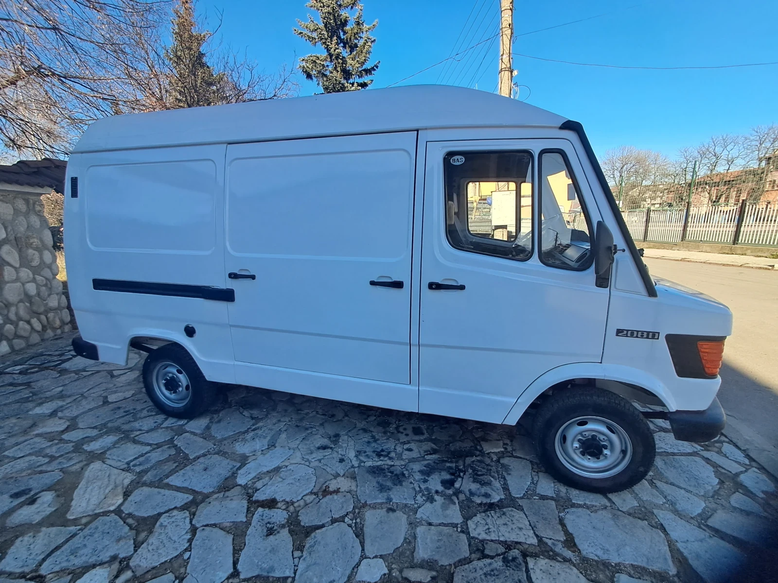 Mercedes-Benz 208  - изображение 2