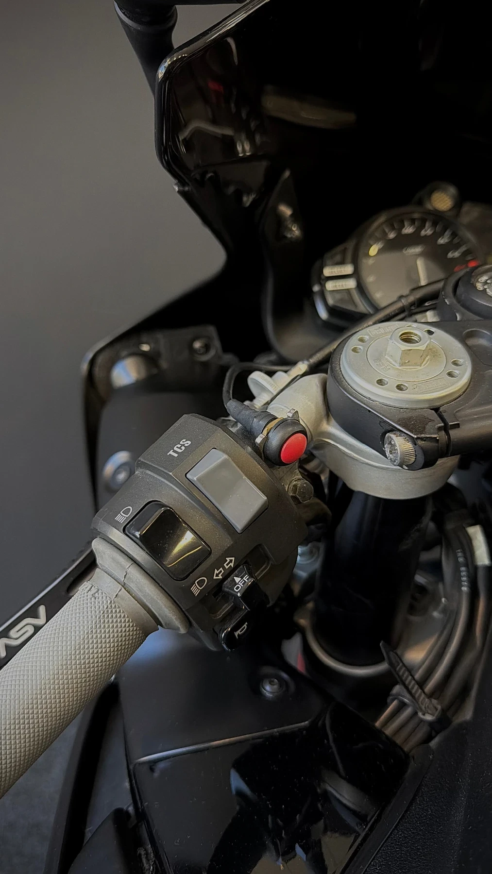 Yamaha YZF-R1 Big Bang 2014, снимка 8 - Мотоциклети и мототехника - 55625350