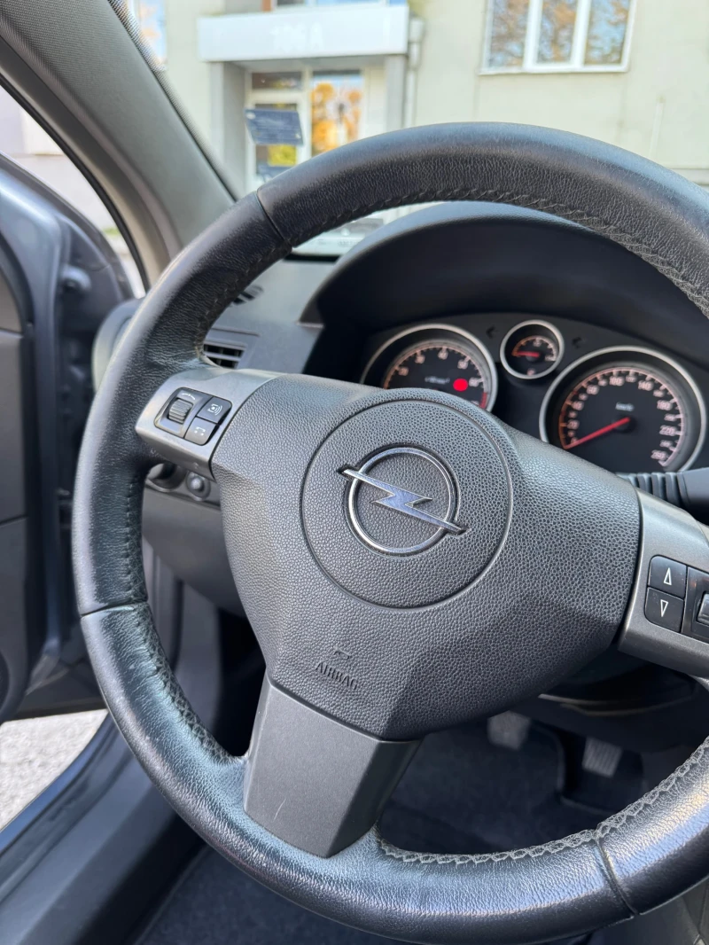 Opel Astra, снимка 13 - Автомобили и джипове - 47642979