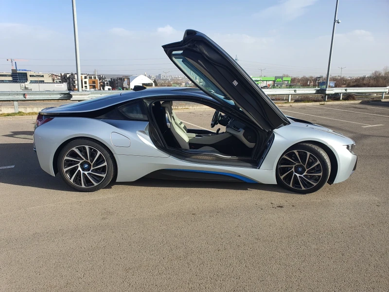 BMW i8 Купе, снимка 2 - Автомобили и джипове - 49292597