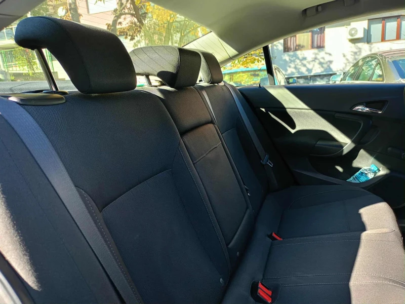 Opel Insignia 2.0 CDTI EURO 5, снимка 13 - Автомобили и джипове - 52498383