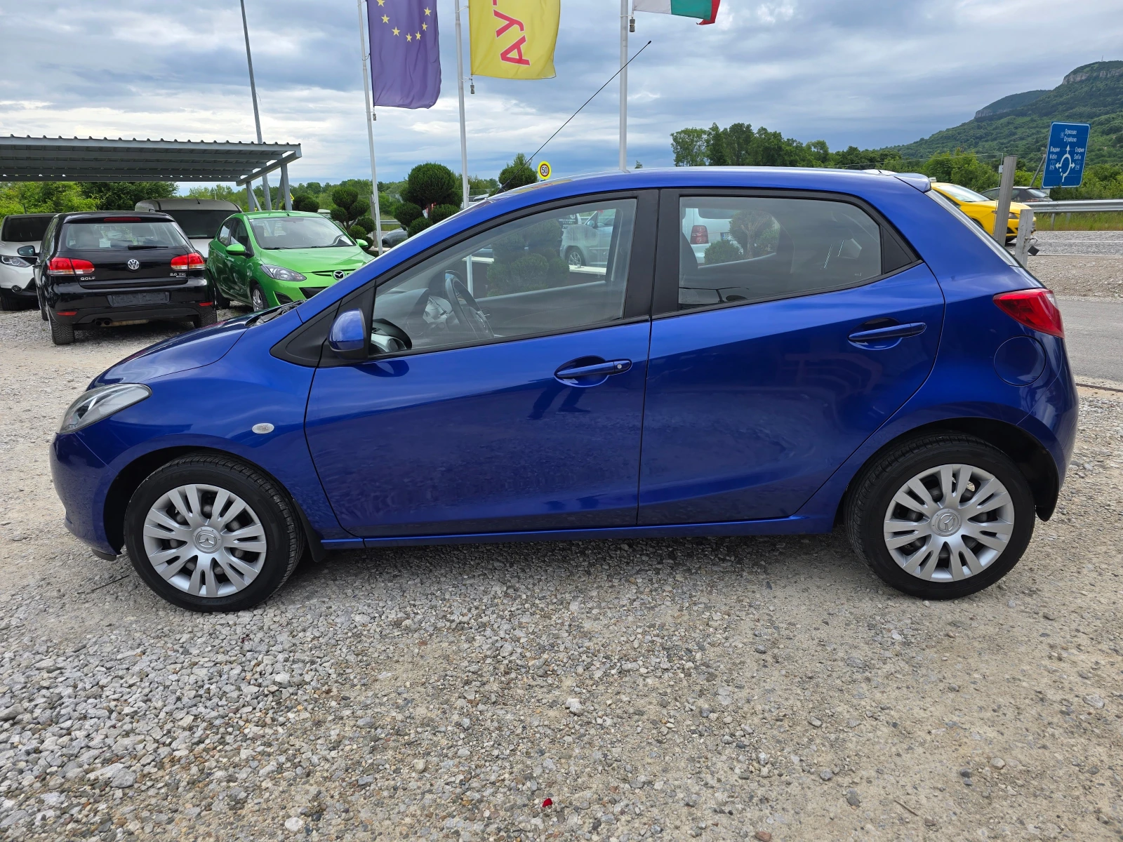 Mazda 2 1.3 БЕНЗИН ! ! РЕАЛНИ КИЛОМЕТРИ - изображение 2
