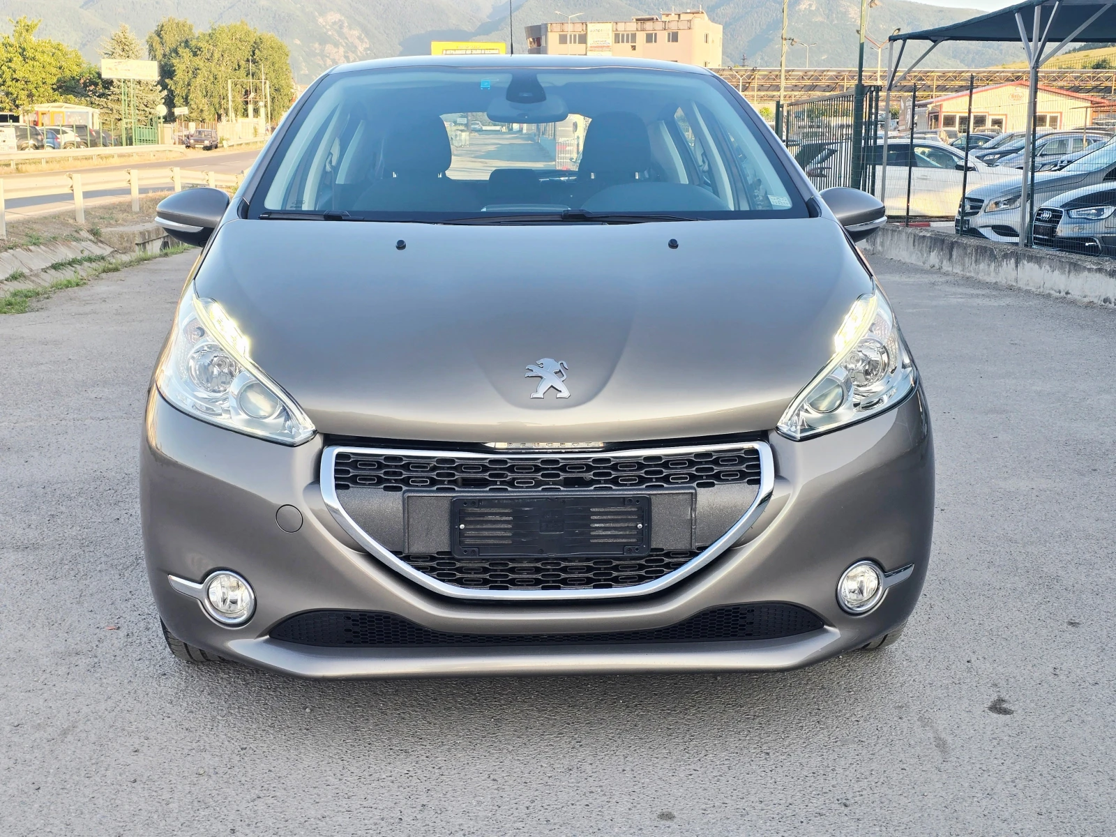 Peugeot 208 1.6 HDI / ALLURE - изображение 2
