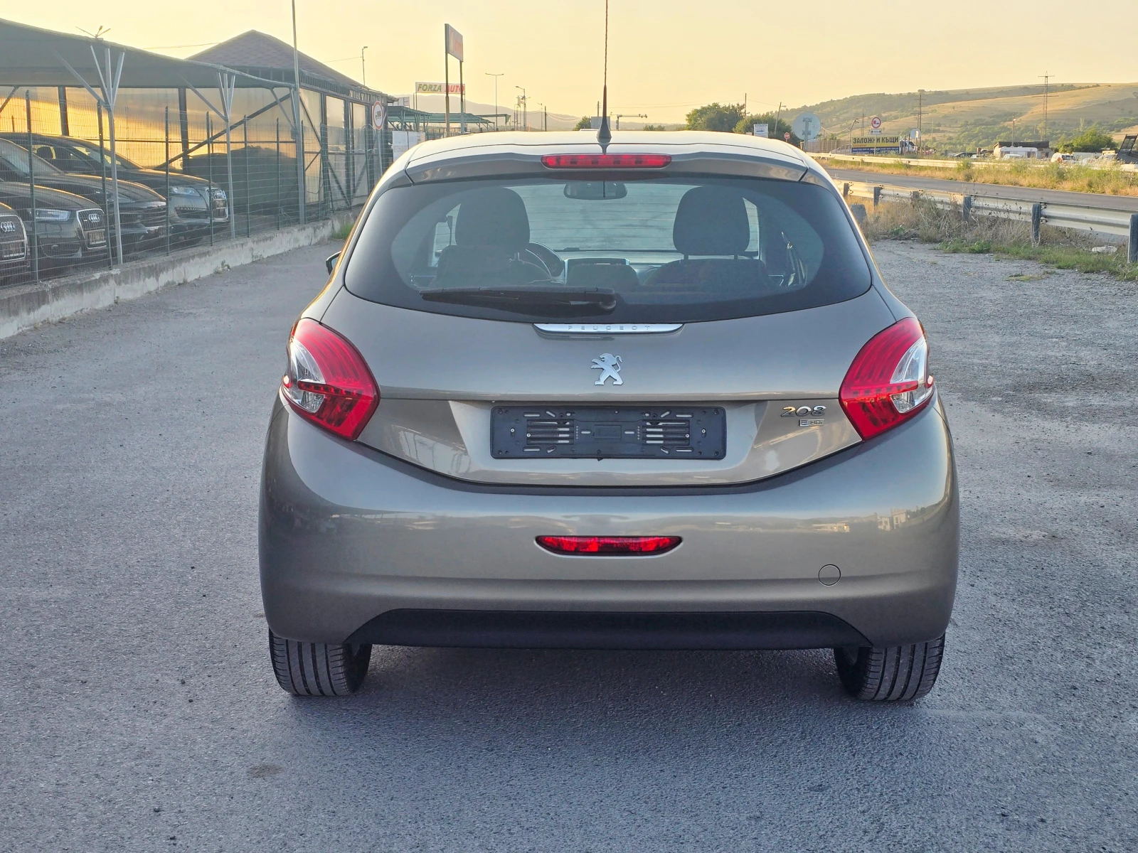 Peugeot 208 1.6 HDI / ALLURE - изображение 5