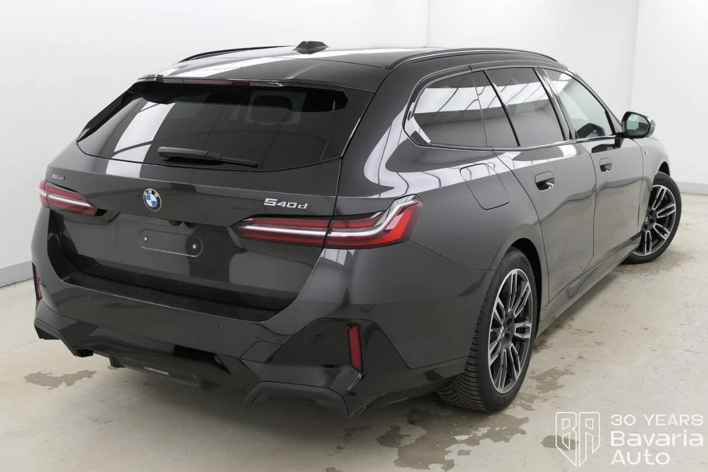 BMW 540 d xDrive Touring M Sport Paket Steptronic - изображение 3