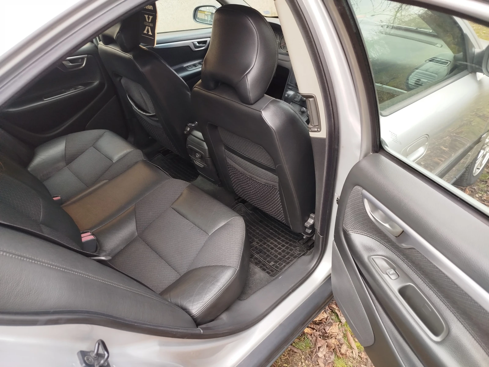 Volvo S60 2.4 D5 - изображение 6