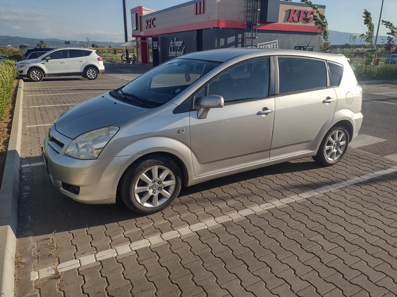 Toyota Corolla verso, снимка 3 - Автомобили и джипове - 54897302
