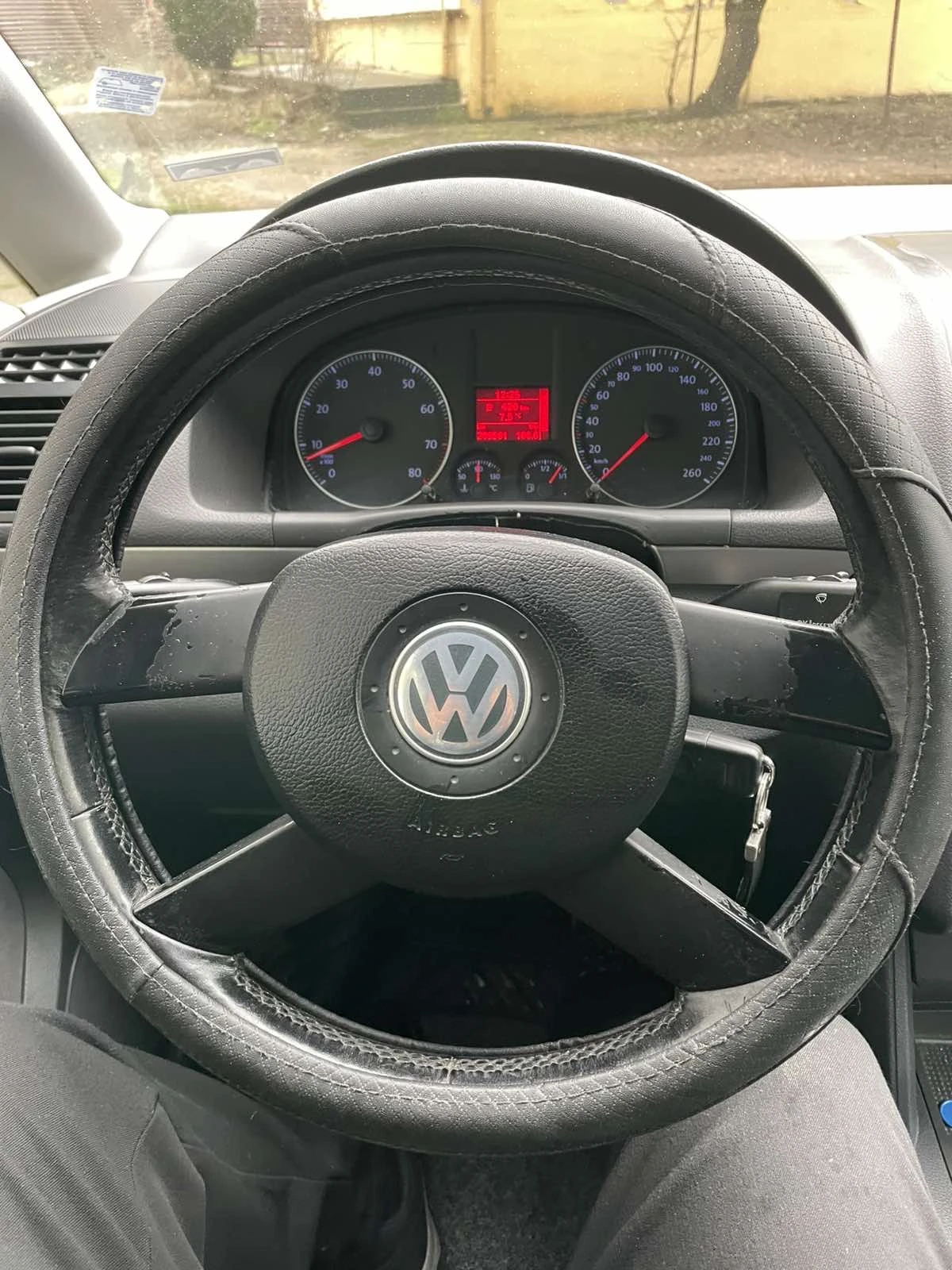VW Touran 1.6, снимка 4 - Автомобили и джипове - 53487778