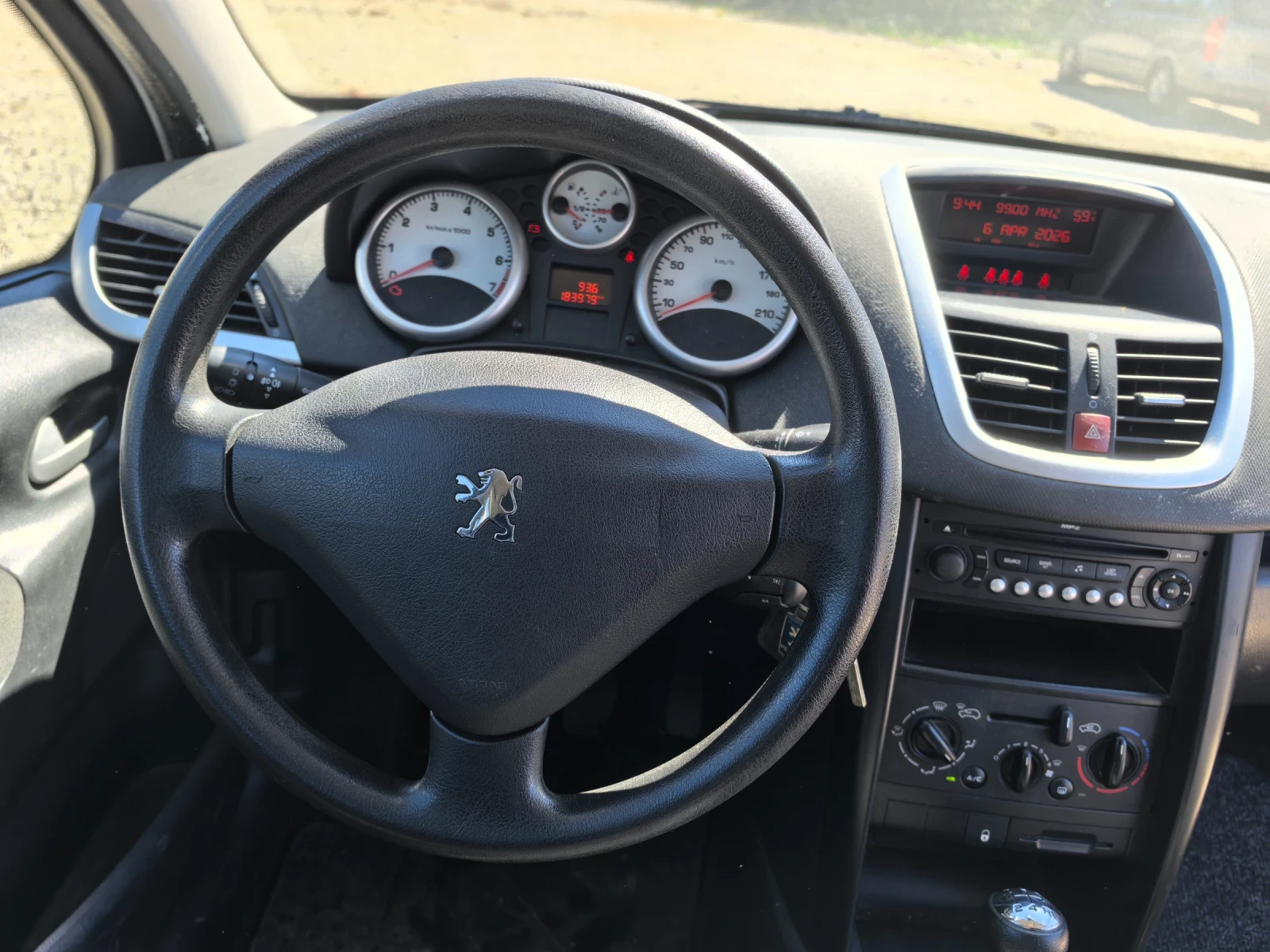 Peugeot 207 1.4i 75k.c., снимка 9 - Автомобили и джипове - 54115245