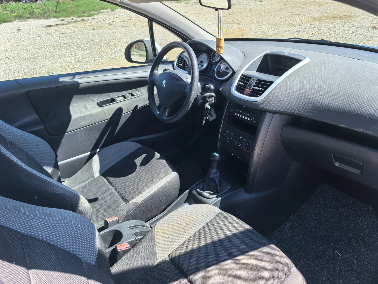 Peugeot 207 1.4i 75k.c., снимка 8 - Автомобили и джипове - 54115245