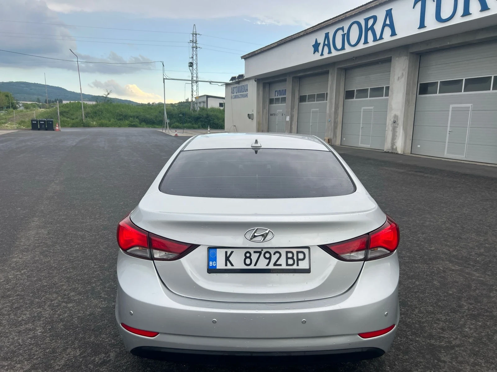 Hyundai Elantra 1.8i, снимка 6 - Автомобили и джипове - 54586108