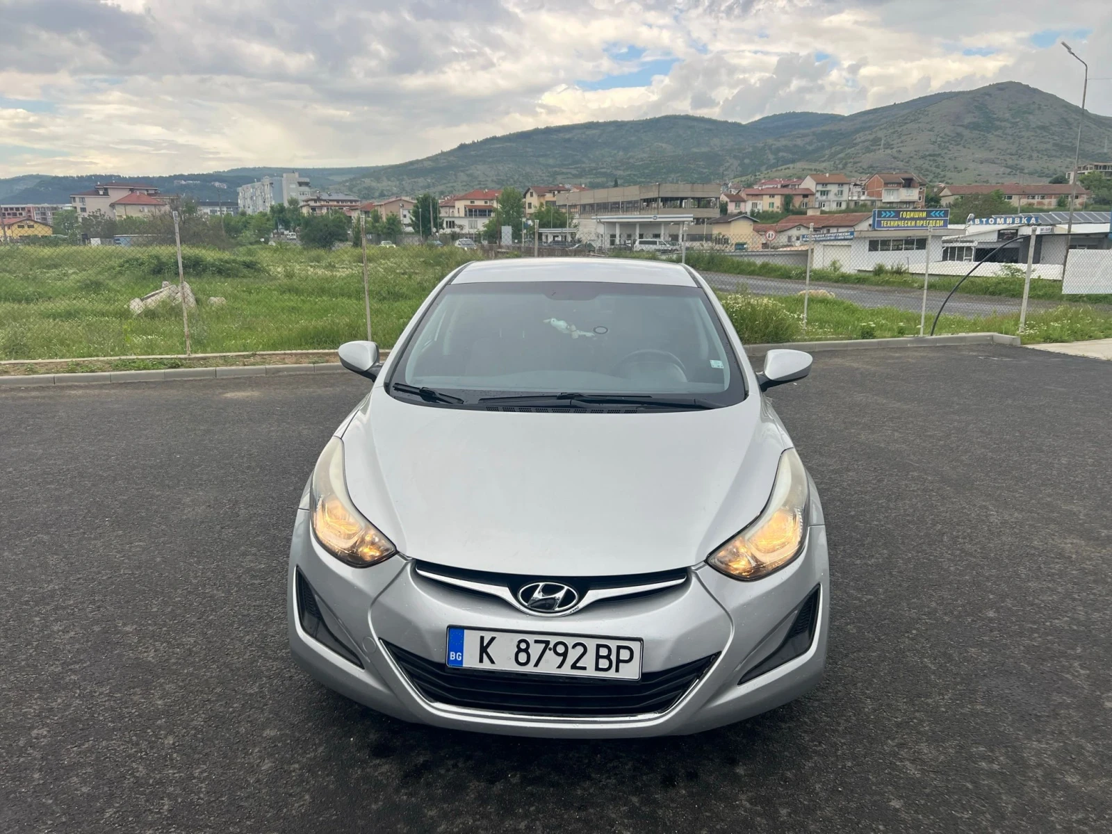 Hyundai Elantra 1.8i, снимка 2 - Автомобили и джипове - 54586108
