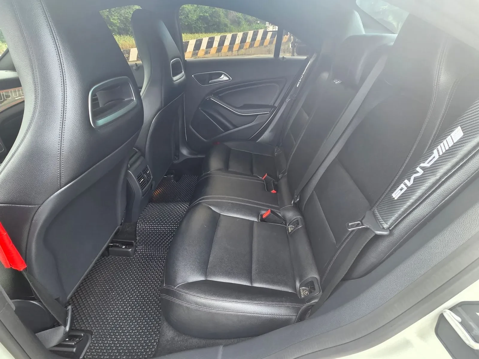 Mercedes-Benz CLA 200, снимка 15 - Автомобили и джипове - 54767991