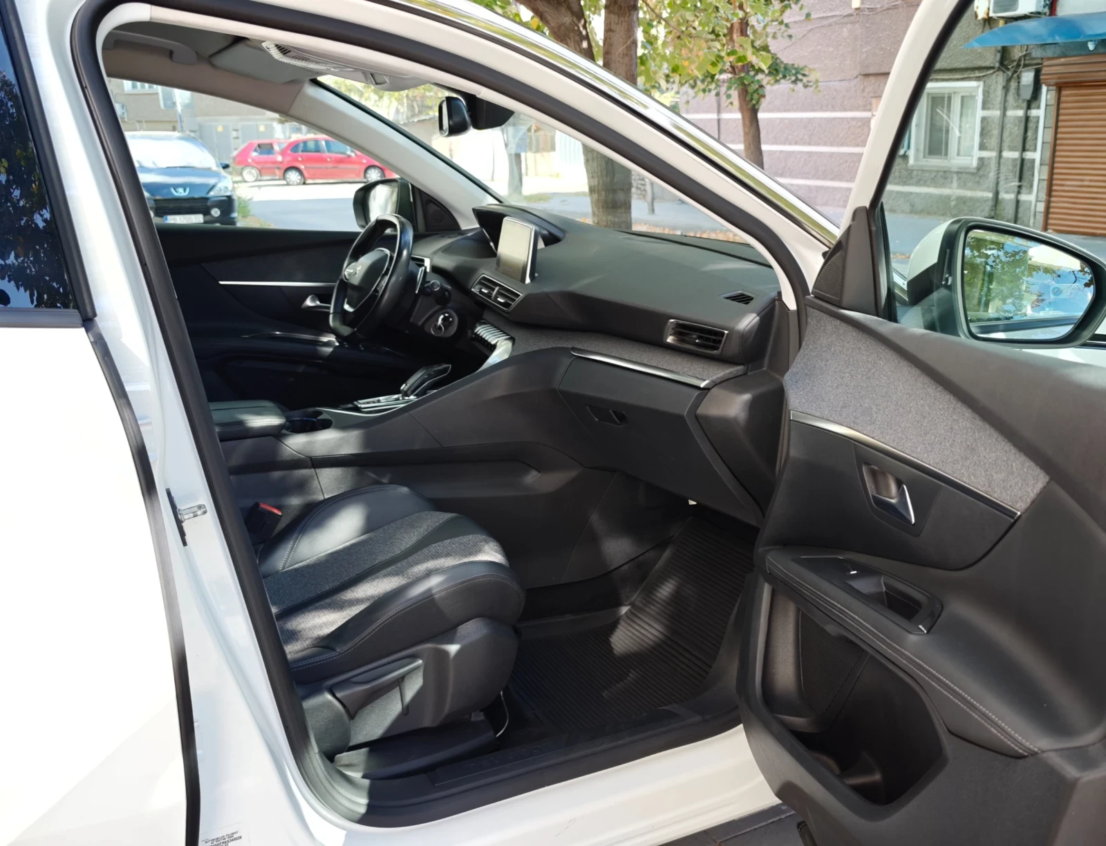 Peugeot 3008 1.6THP PureTech Allure 180к.с EAT8, снимка 14 - Автомобили и джипове - 55827230
