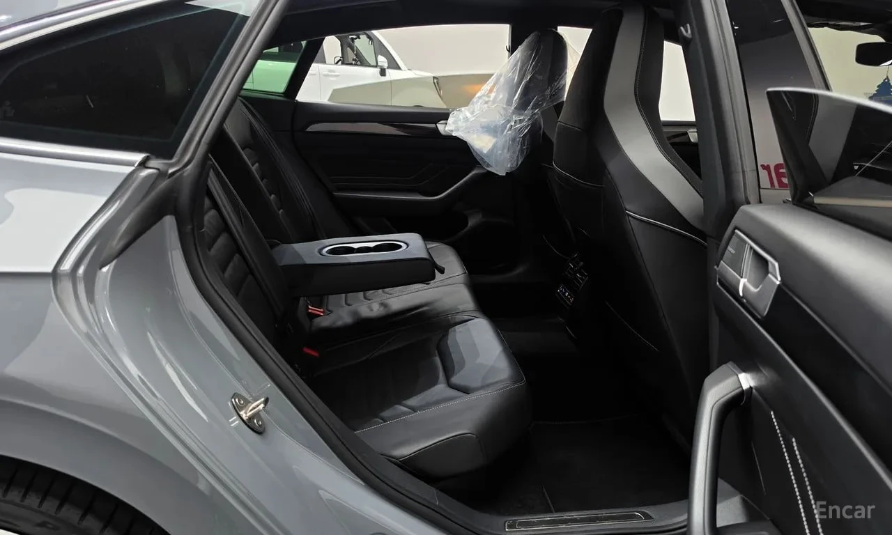 VW Arteon  R LIINE 4Motion / СЕРТИФИКАТ ЗА ОТЛИЧНО КАЧЕСТВО , снимка 11 - Автомобили и джипове - 55923103