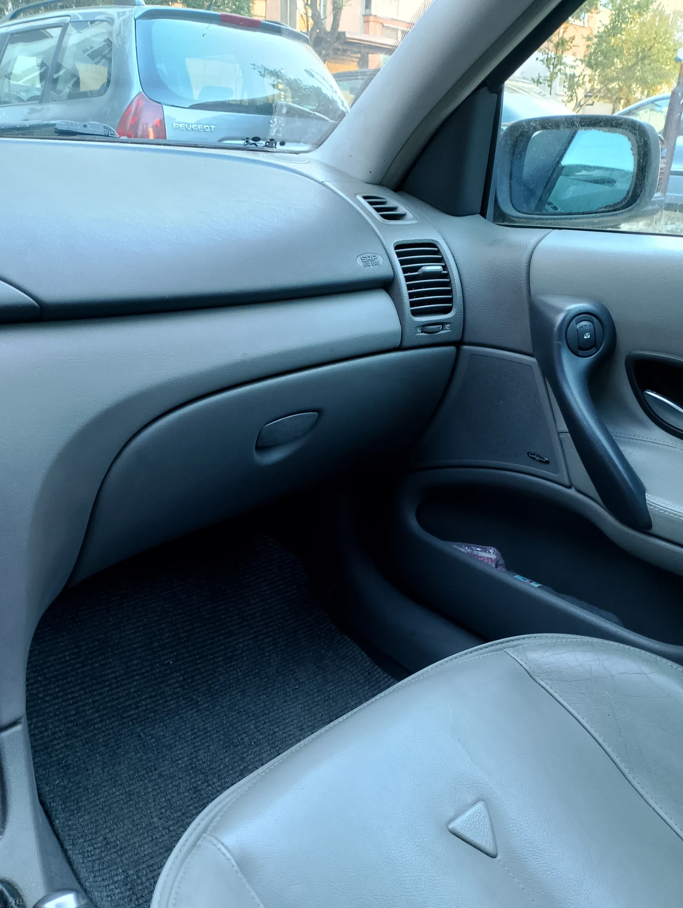 Renault Laguna Комби, снимка 9 - Автомобили и джипове - 56541914