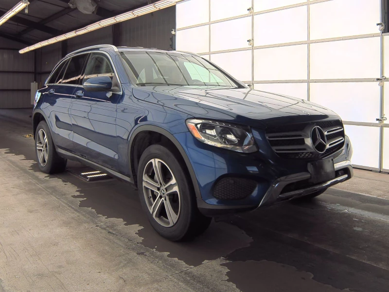 Mercedes-Benz GLC 300 AMG* CARPLAY* KEYGO* М.ТОЧКА, снимка 3 - Автомобили и джипове - 47930967