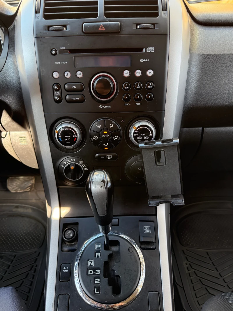 Suzuki Grand vitara, снимка 13 - Автомобили и джипове - 52477735