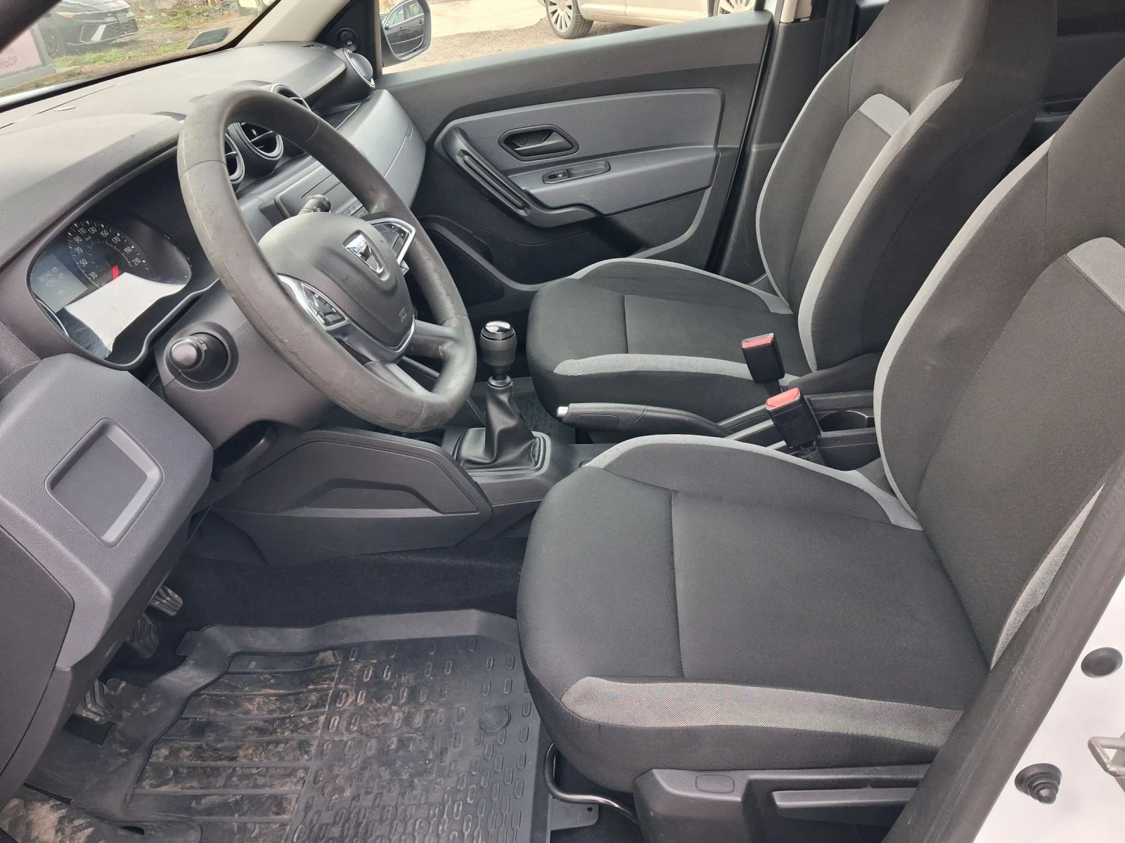 Dacia Duster 1.5 DCI темпомат,  6 скорости , оригинален вид, снимка 11 - Автомобили и джипове - 53773579