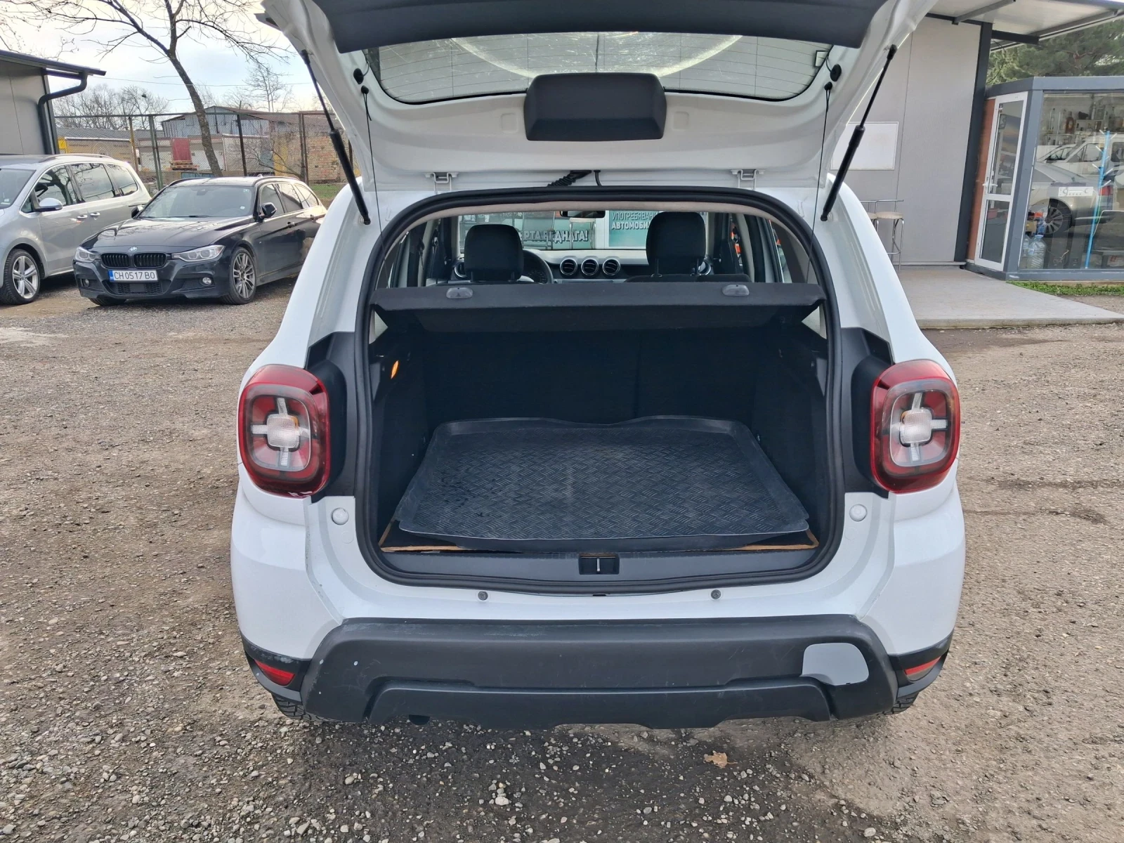 Dacia Duster 1.5 DCI темпомат,  6 скорости , оригинален вид, снимка 8 - Автомобили и джипове - 53773579