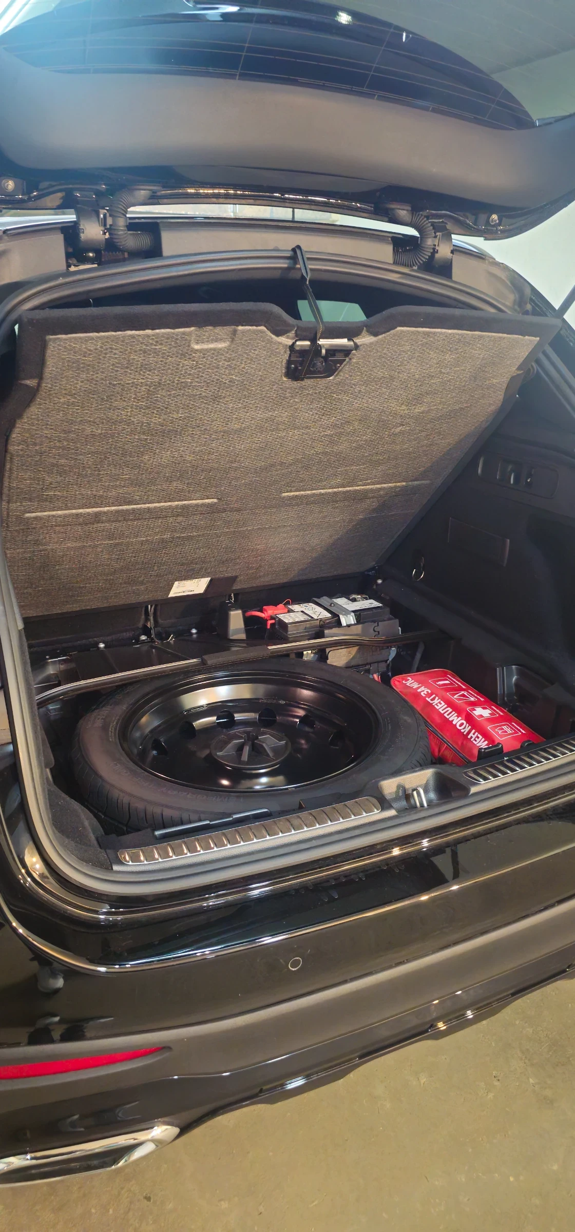 Mercedes-Benz GLC 300 300 AMG 4 MATIC, снимка 9 - Автомобили и джипове - 53859339