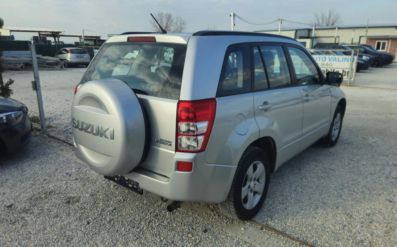 Suzuki Grand vitara 2.0i Бензин Автомат ТОП състояние, снимка 5 - Автомобили и джипове - 53978363