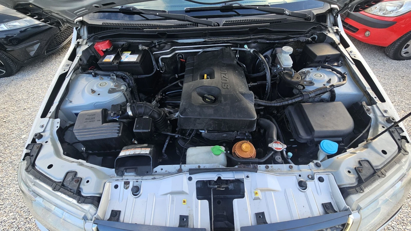 Suzuki Grand vitara 2.0i Бензин Автомат ТОП състояние, снимка 14 - Автомобили и джипове - 53978363