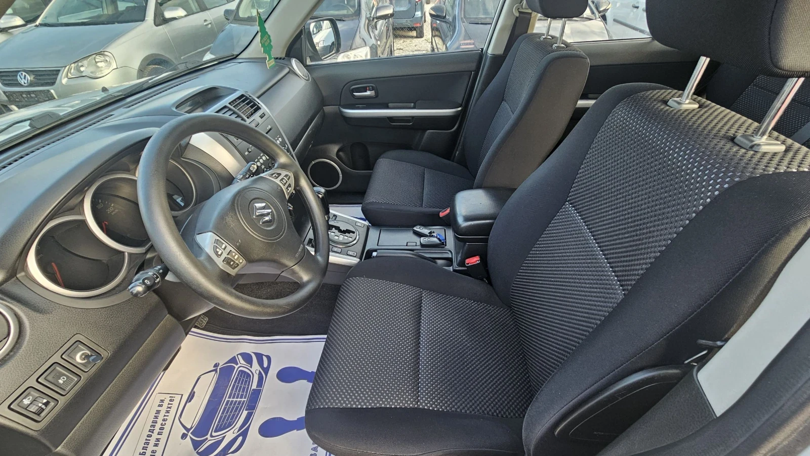 Suzuki Grand vitara 2.0i Бензин Автомат ТОП състояние, снимка 9 - Автомобили и джипове - 53978363
