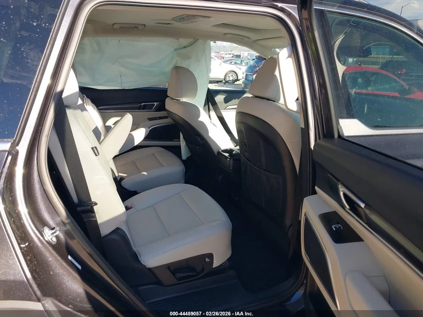Kia Telluride 3.8l S, снимка 8 - Автомобили и джипове - 54424578