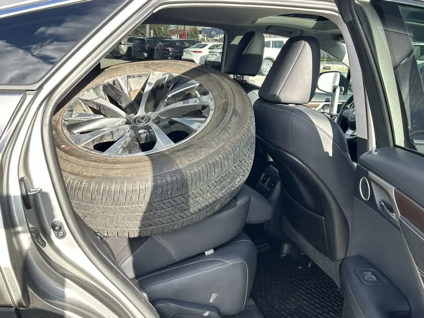 Lexus RX 350 CARFAX * АВТО КРЕДИТ * ПРОГНОЗНА ЦЕНА ДО БГ * , снимка 9 - Автомобили и джипове - 54625909