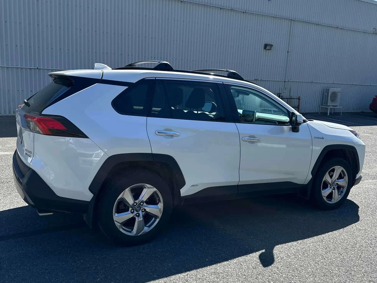 Toyota Rav4 * Hybrid Limited * CARFAX * БЕЗ ПЪРВОНАЧАЛНА ВНОСК, снимка 3 - Автомобили и джипове - 56240855