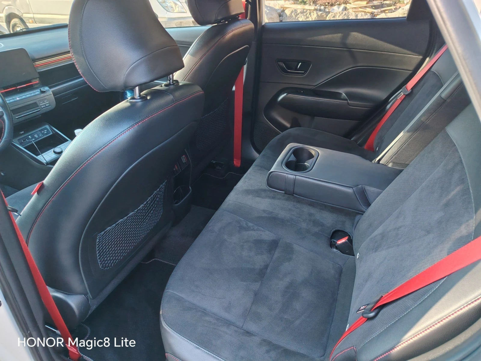 Hyundai Kona 1.6 turbo, снимка 8 - Автомобили и джипове - 56331841