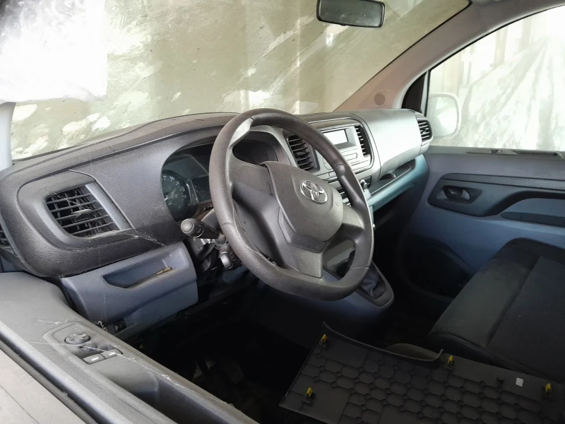 Toyota Proace, снимка 4 - Бусове и автобуси - 52369572