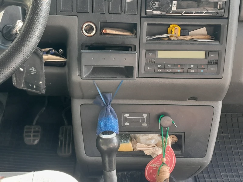 VW Caravelle Синхро, снимка 16 - Бусове и автобуси - 52351600