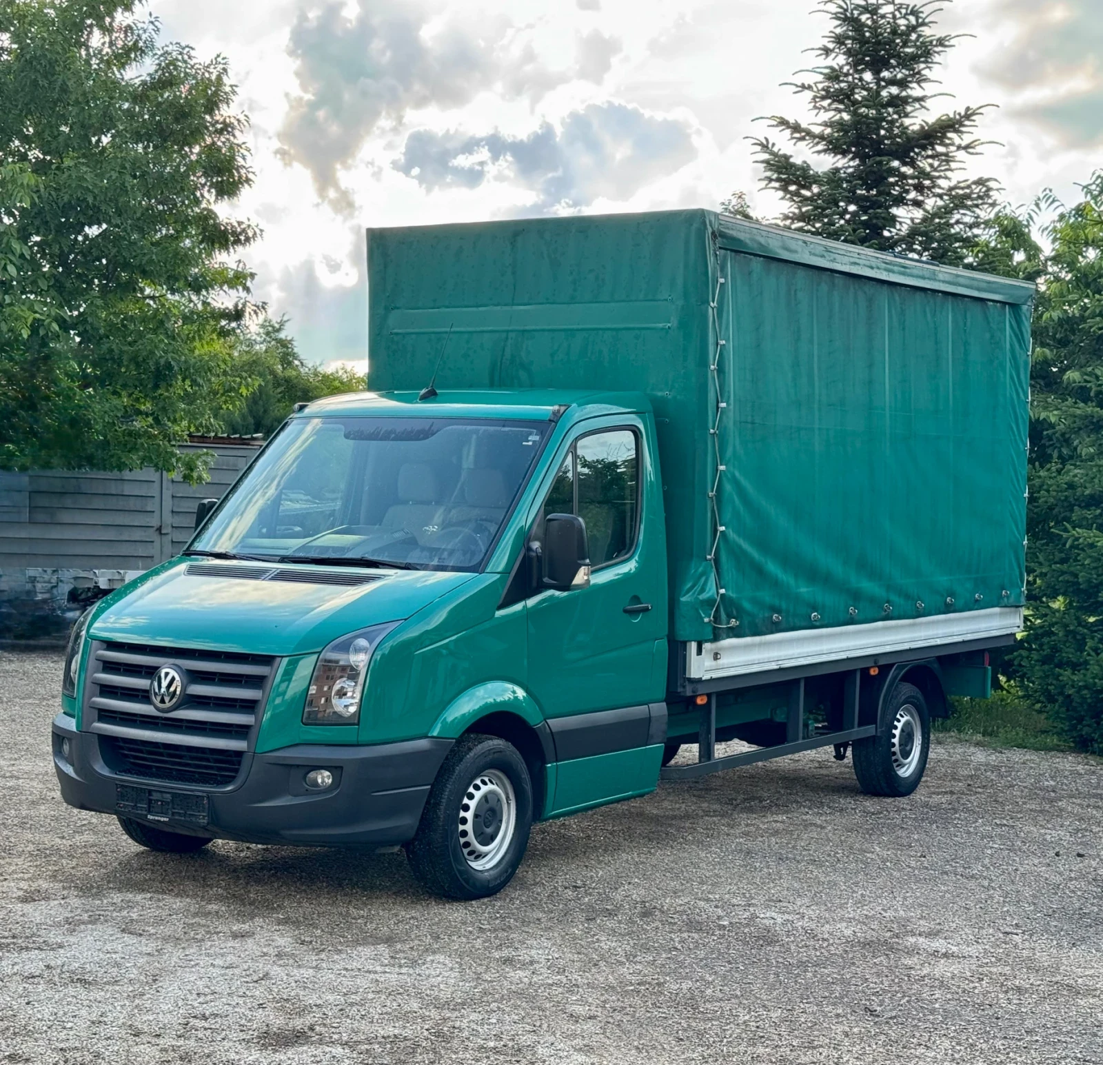 VW Crafter ЩОРА* КЛИМАТИК* НАВИГАЦИЯ* СЕРВИЗНИ ДОКУМЕНТИ, снимка 3 - Бусове и автобуси - 56099353