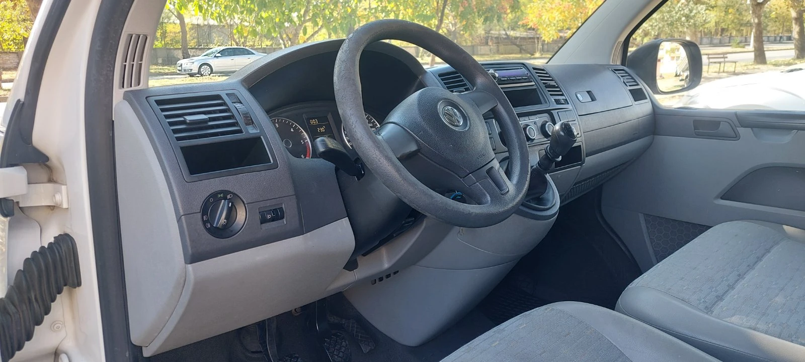 VW Transporter 2.0 tdi клима, снимка 8 - Бусове и автобуси - 56429337