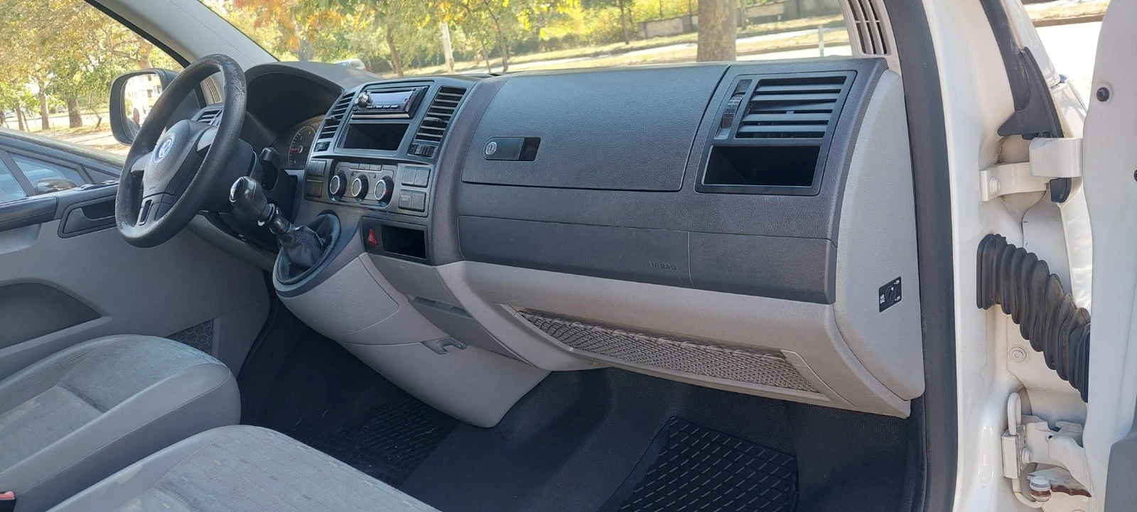 VW Transporter 2.0 tdi клима, снимка 13 - Бусове и автобуси - 56429337