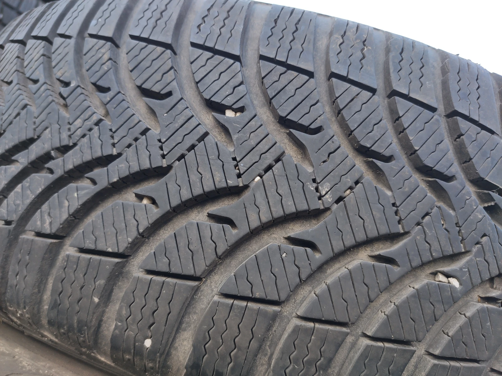 Гуми Зимни 205/60R16