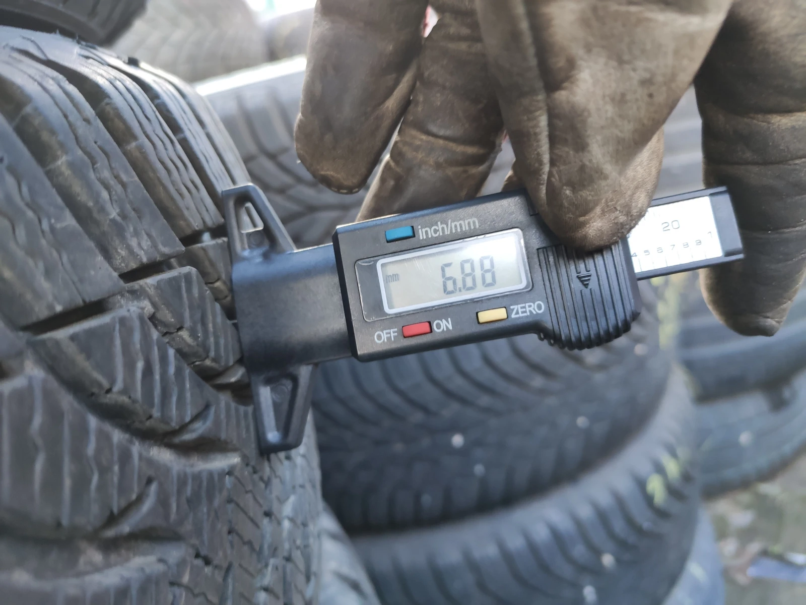 Гуми Зимни 205/60R16, снимка 7 - Гуми и джанти - 54000313