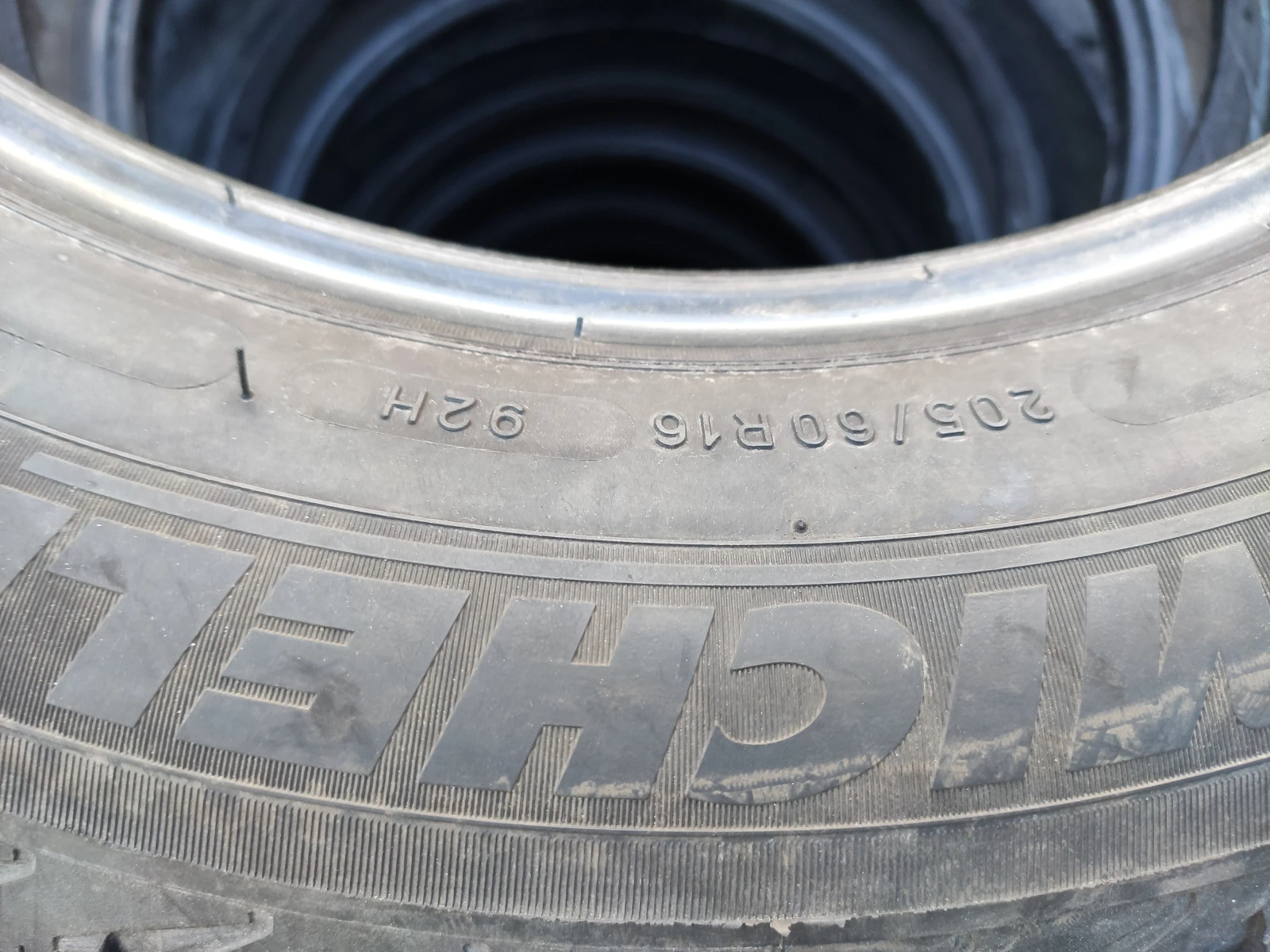 Гуми Зимни 205/60R16, снимка 10 - Гуми и джанти - 54000313