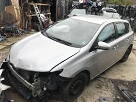 Toyota Auris 2.0 на части, снимка 4