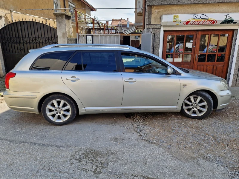 Toyota Avensis, снимка 10 - Автомобили и джипове - 48935647