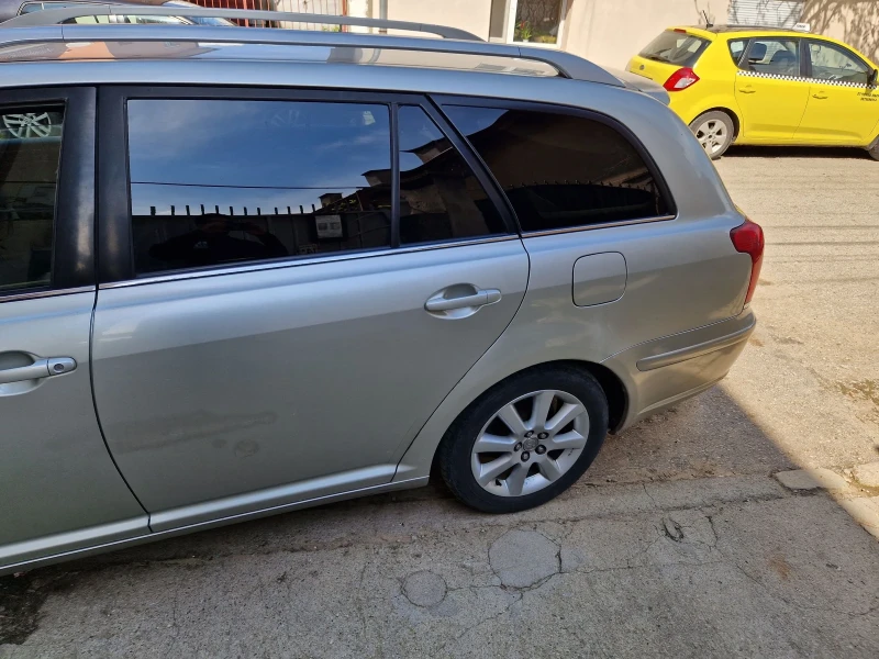 Toyota Avensis, снимка 13 - Автомобили и джипове - 48935647